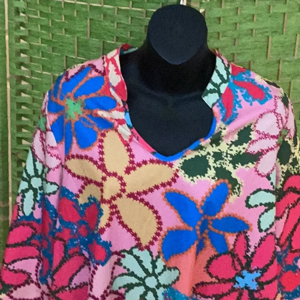 🌺🌸NWOT Shein Curve 1XLG Colorful Top Closet Must Have & So Much Fun To Wear 🌺🌸 - Picture 4 of 9